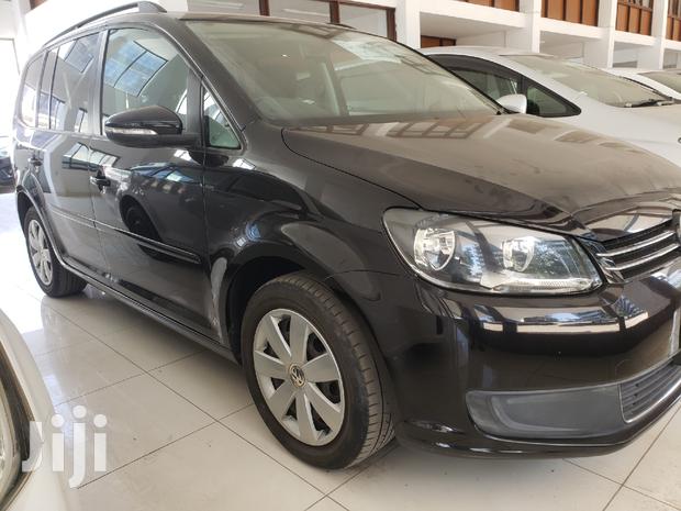 Volkswagen Touran Black 2013: High-Quality Family Car