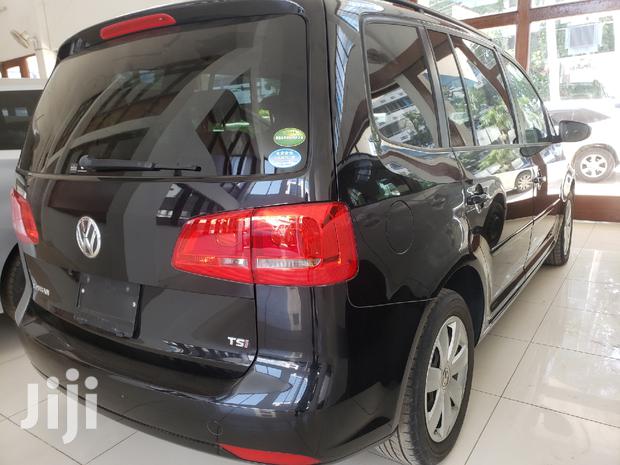 Volkswagen Touran Black 2013: High-Quality Family Car