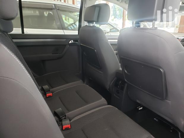 Volkswagen Touran Black 2013: High-Quality Family Car