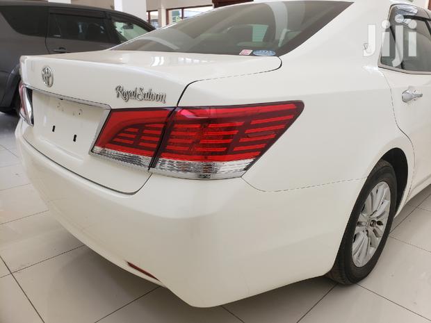 2015 Toyota Crown in White: Exquisite Style, Advanced Technology