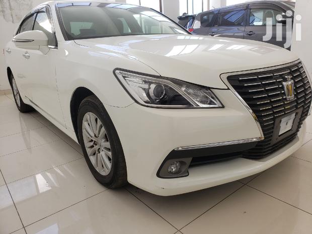 2015 Toyota Crown in White: Exquisite Style, Advanced Technology