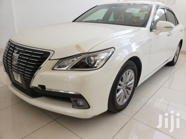 2015 Toyota Crown in White: Exquisite Style, Advanced Technology