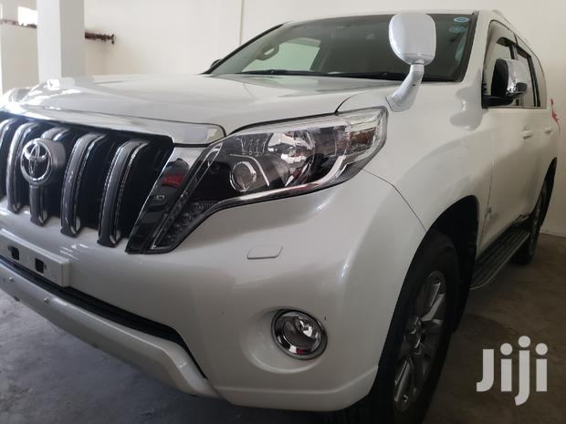 White Toyota Land Cruiser Prado 2016: Ultimate SUV Experience
