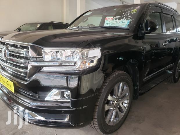 2017 Toyota Land Cruiser Prado Black - Premium Quality SUV for Everyday Use