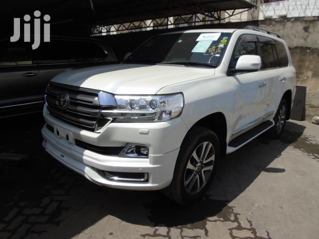 2016 White Toyota Land Cruiser - Unmatched Capability