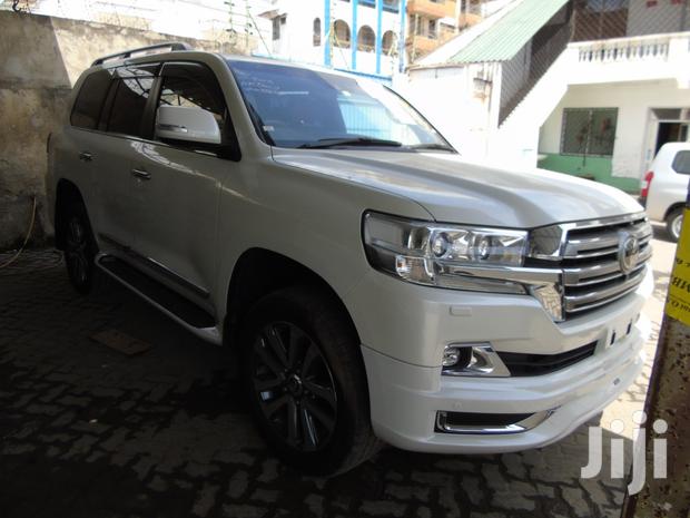 2016 White Toyota Land Cruiser - Unmatched Capability