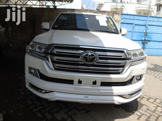 2016 White Toyota Land Cruiser - Unmatched Capability