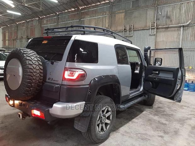 Gray 2015 Toyota FJ Cruiser - Used Off-Road SUV for Adventure Seekers