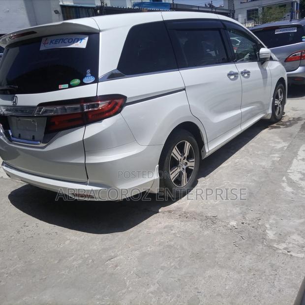Honda Odyssey 2.4 G 2WD (8 Seater) 2015 White