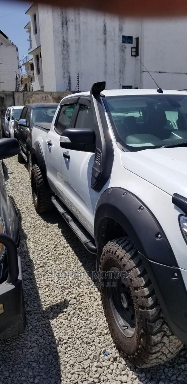 White Ford Ranger XLT Single Cab 2015: Efficient and Stylish Pickup Truck