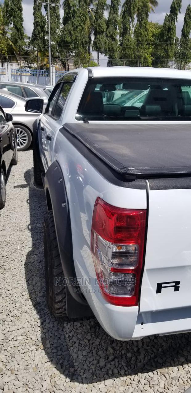 White Ford Ranger XLT Single Cab 2015: Efficient and Stylish Pickup Truck