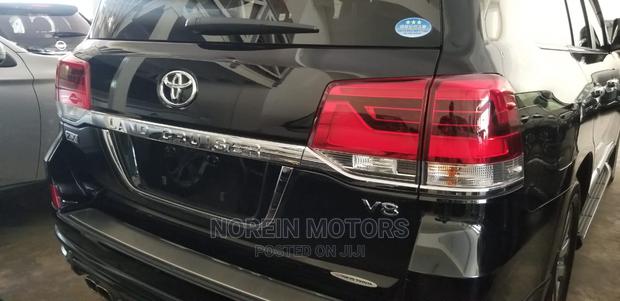 Used 2014 Toyota Land Cruiser Prado in Green - Premium SUV