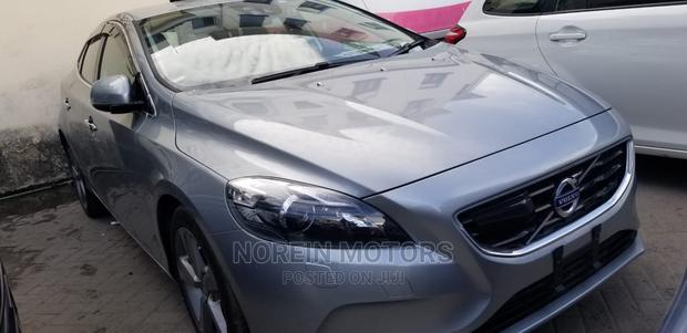 2015 Volvo V40 Gray: Stylish Compact Luxury Sedan