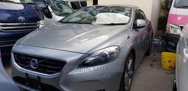 2015 Volvo V40 Gray: Stylish Compact Luxury Sedan