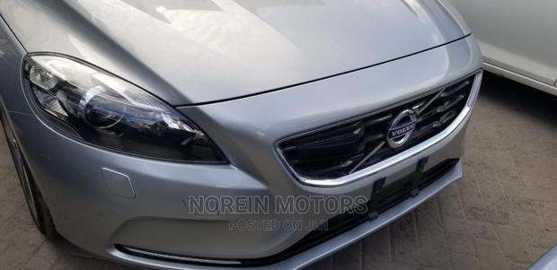 2015 Volvo V40 Gray: Stylish Compact Luxury Sedan