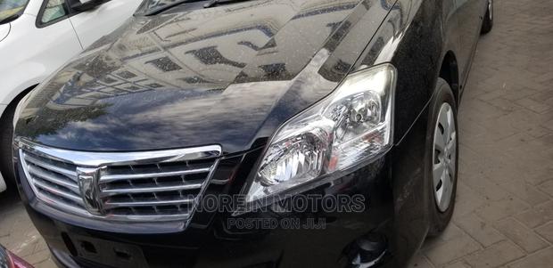 Black 2014 Toyota Premio: Modern Sedan for the Modern Driver