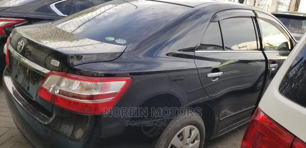 Black 2014 Toyota Premio: Modern Sedan for the Modern Driver