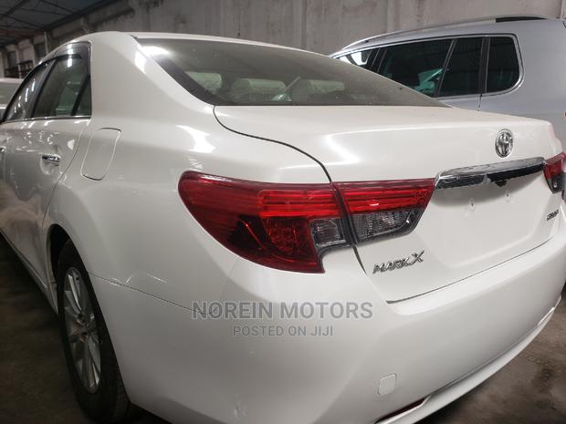 White Toyota Mark X 2015 - Powerful Performance