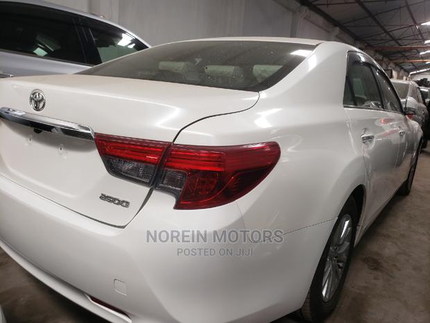 White Toyota Mark X 2015 - Powerful Performance
