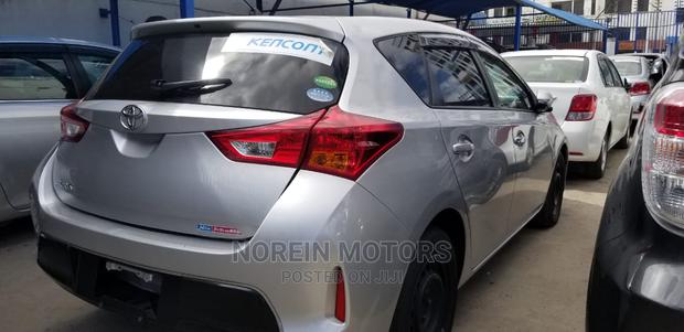 2015 Toyota Auris Silver: Economy and Elegance