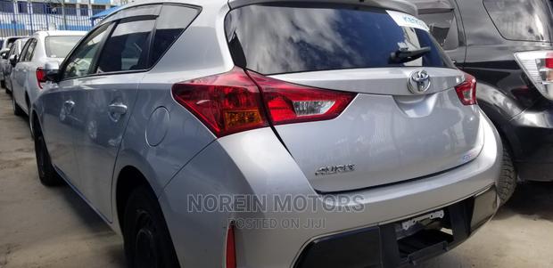 2015 Toyota Auris Silver: Economy and Elegance