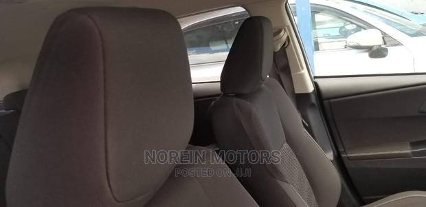 2015 Toyota Auris Silver: Economy and Elegance