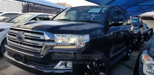 2016 Toyota Land Cruiser Prado Black - Stylish Pre-owned SUV