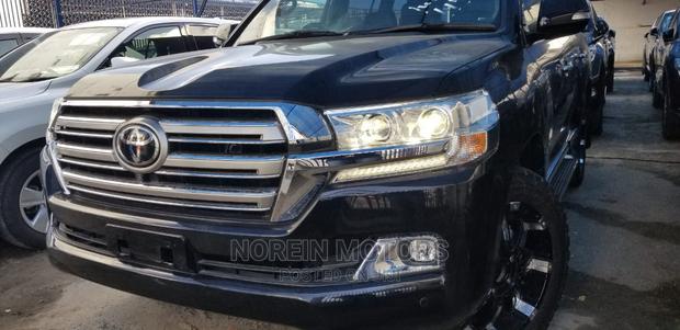 2016 Toyota Land Cruiser Prado Black - Stylish Pre-owned SUV
