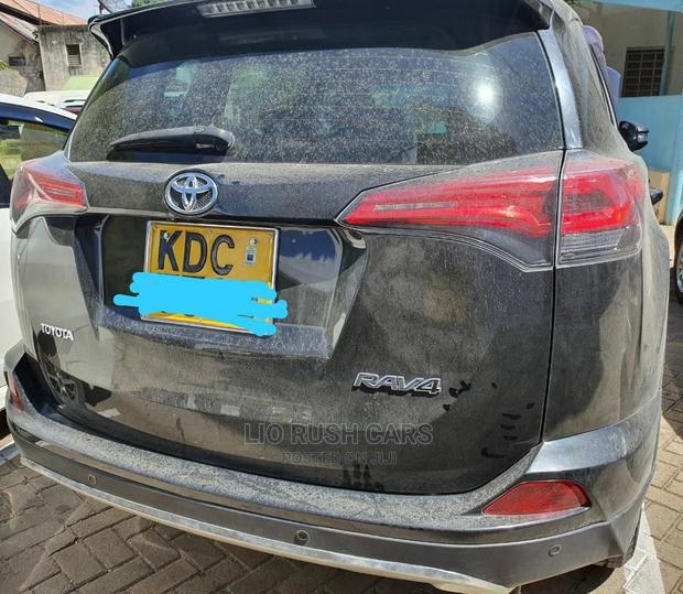 2015 Toyota RAV4 Black - Spacious and Comfortable