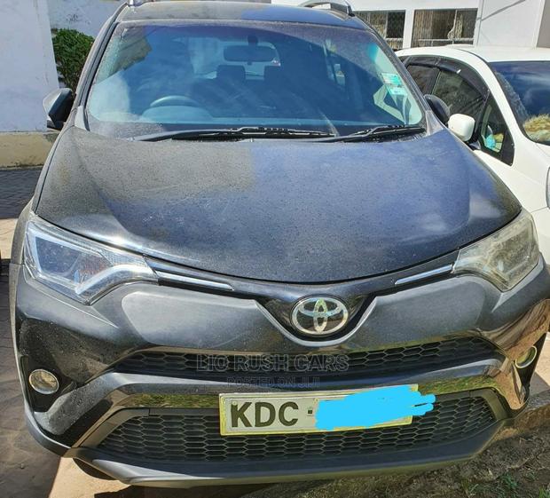 2015 Toyota RAV4 Black - Spacious and Comfortable
