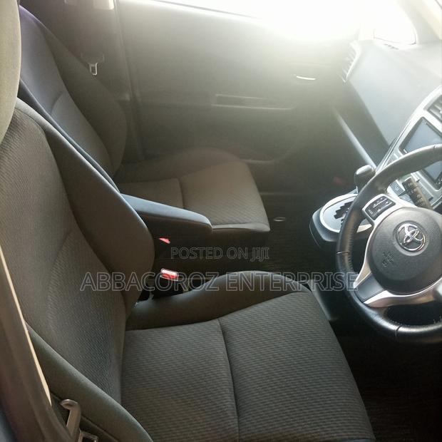 Toyota Ractis 2014 Blue