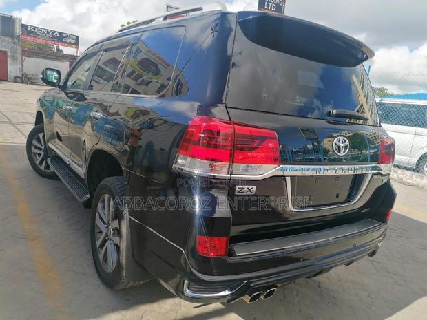 Toyota Land Cruiser 2017 4.6 V8 ZX Black