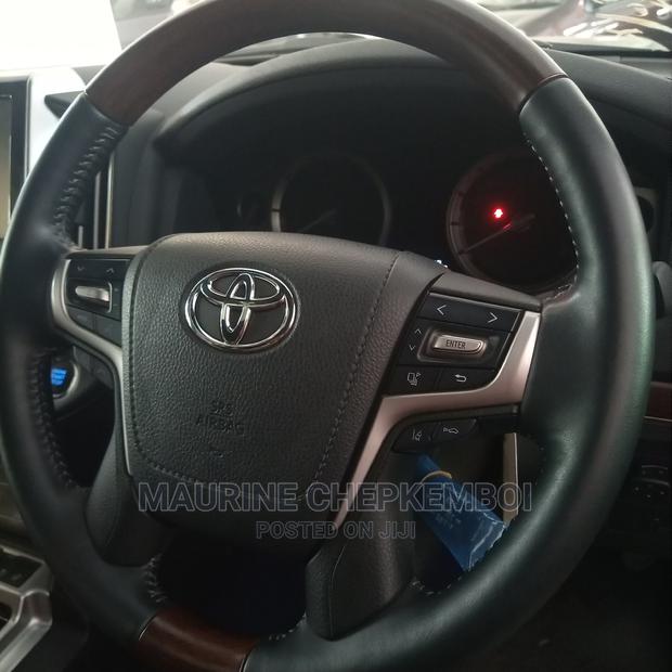 Toyota Land Cruiser 2017 4.6 V8 ZX Black