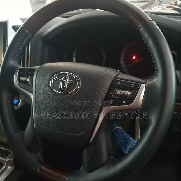 Toyota Land Cruiser 2017 4.6 V8 ZX Black