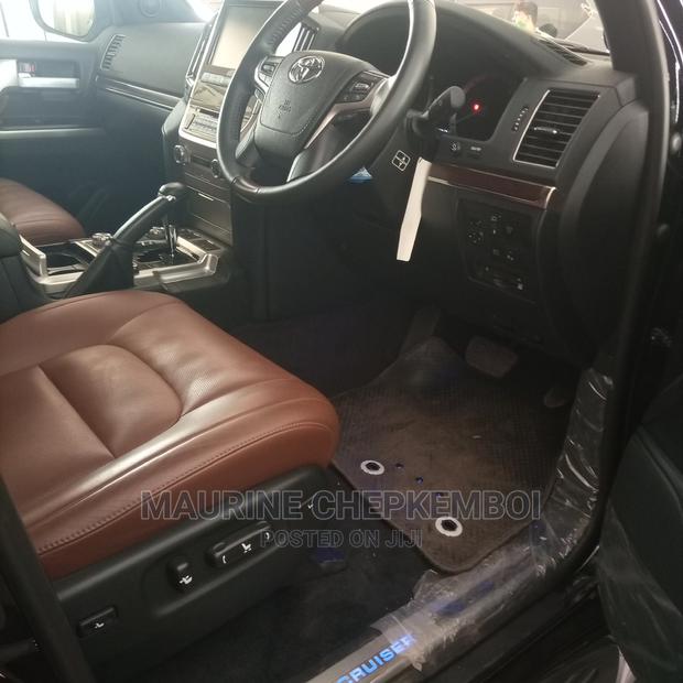 Toyota Land Cruiser 2017 4.6 V8 ZX Black