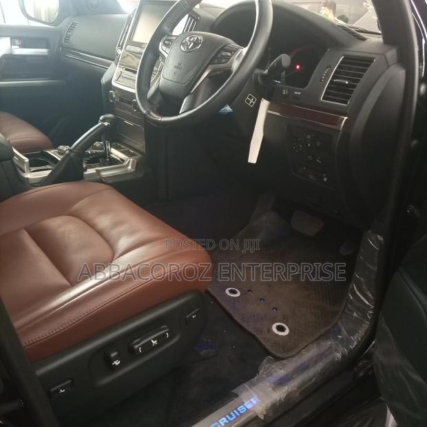 Toyota Land Cruiser 2017 4.6 V8 ZX Black