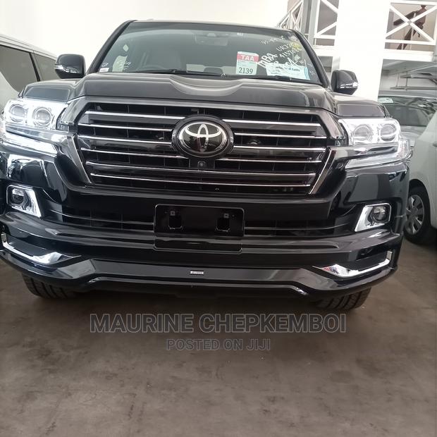 Toyota Land Cruiser 2017 4.6 V8 ZX Black