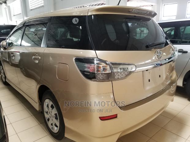 Green 2015 Toyota Wish: Efficient, Stylish, and Eco-friendly
