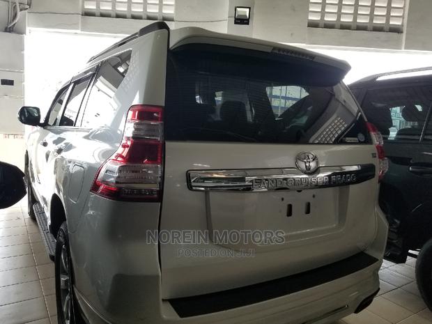 2017 Toyota Land Cruiser Prado 4x4: Elevate Your Off-Road Experience