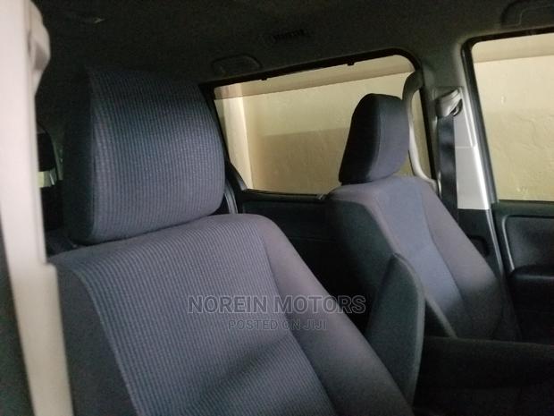 New 2015 Toyota Voxy Black: Premium MPV Offer