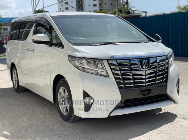 White 2016 Toyota Alphard High-End Sedan