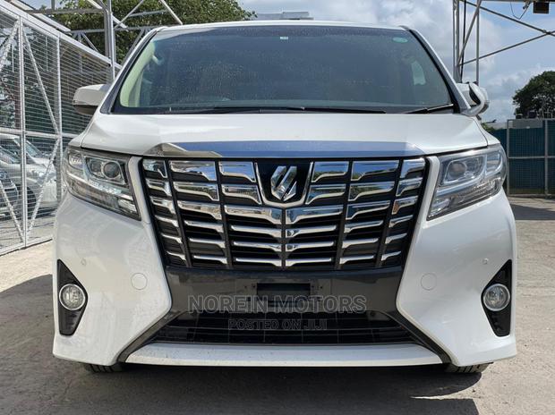 White 2016 Toyota Alphard High-End Sedan