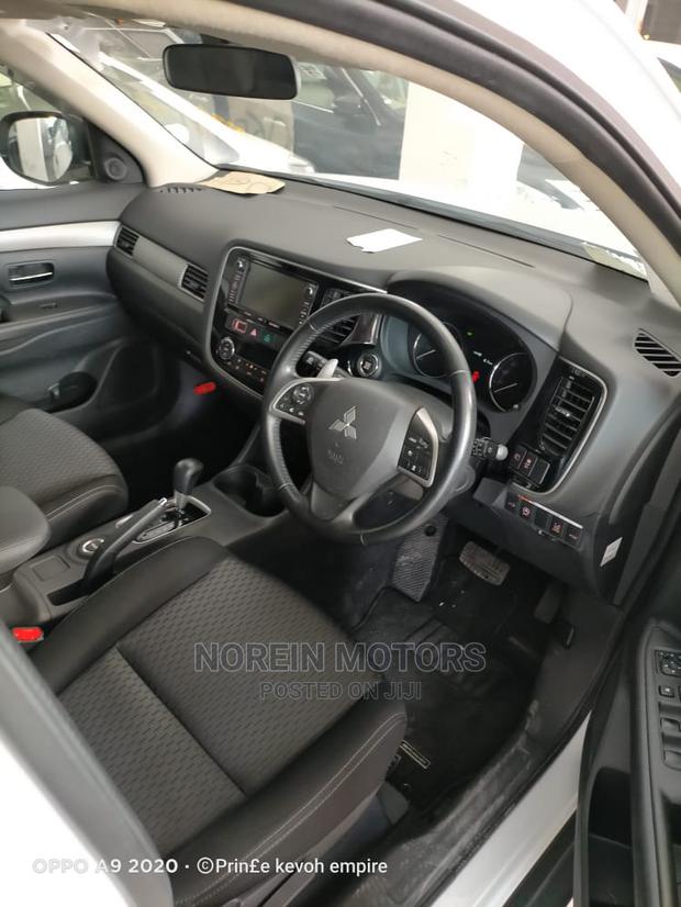 2015 Mitsubishi Outlander in White: Quality Pre-Owned SUV