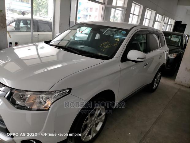 2015 Mitsubishi Outlander in White: Quality Pre-Owned SUV