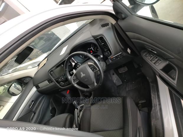 2015 Mitsubishi Outlander in White: Quality Pre-Owned SUV