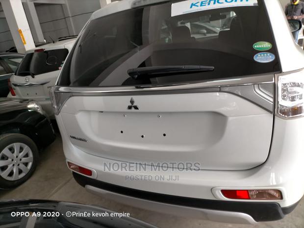2015 Mitsubishi Outlander in White: Quality Pre-Owned SUV