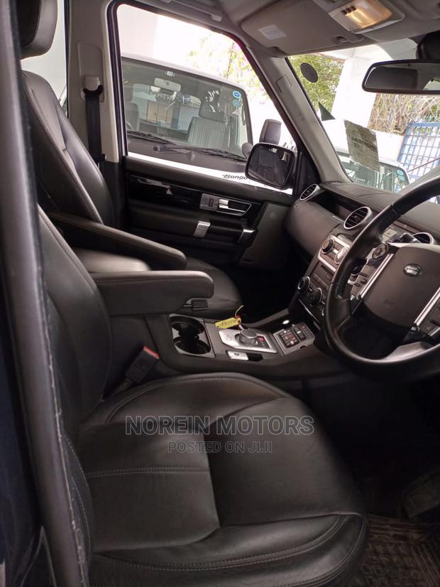 New 2015 Land Rover Discovery: Black Edition Available Now