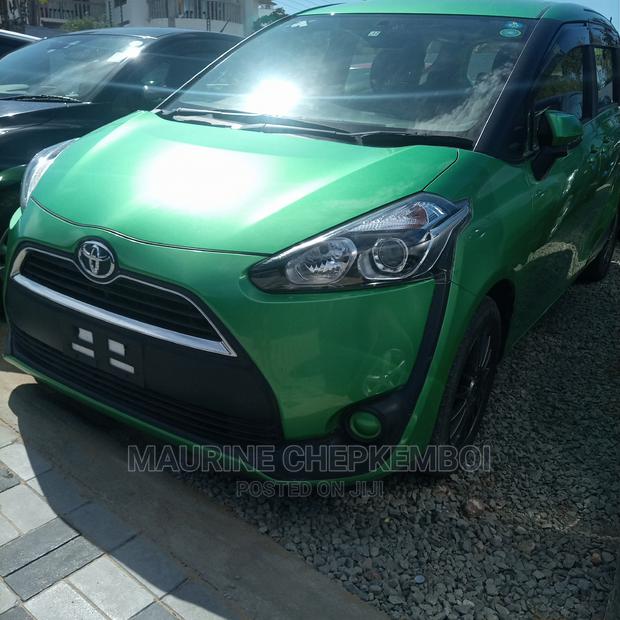 Toyota Sienta 2014 Green