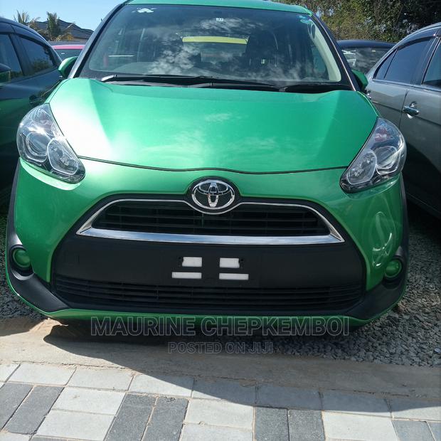 Toyota Sienta 2014 Green
