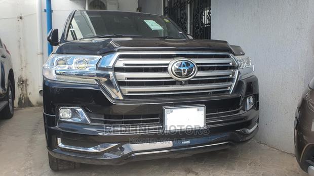 Black Edition 2016 Toyota Land Cruiser: Unmatched Style